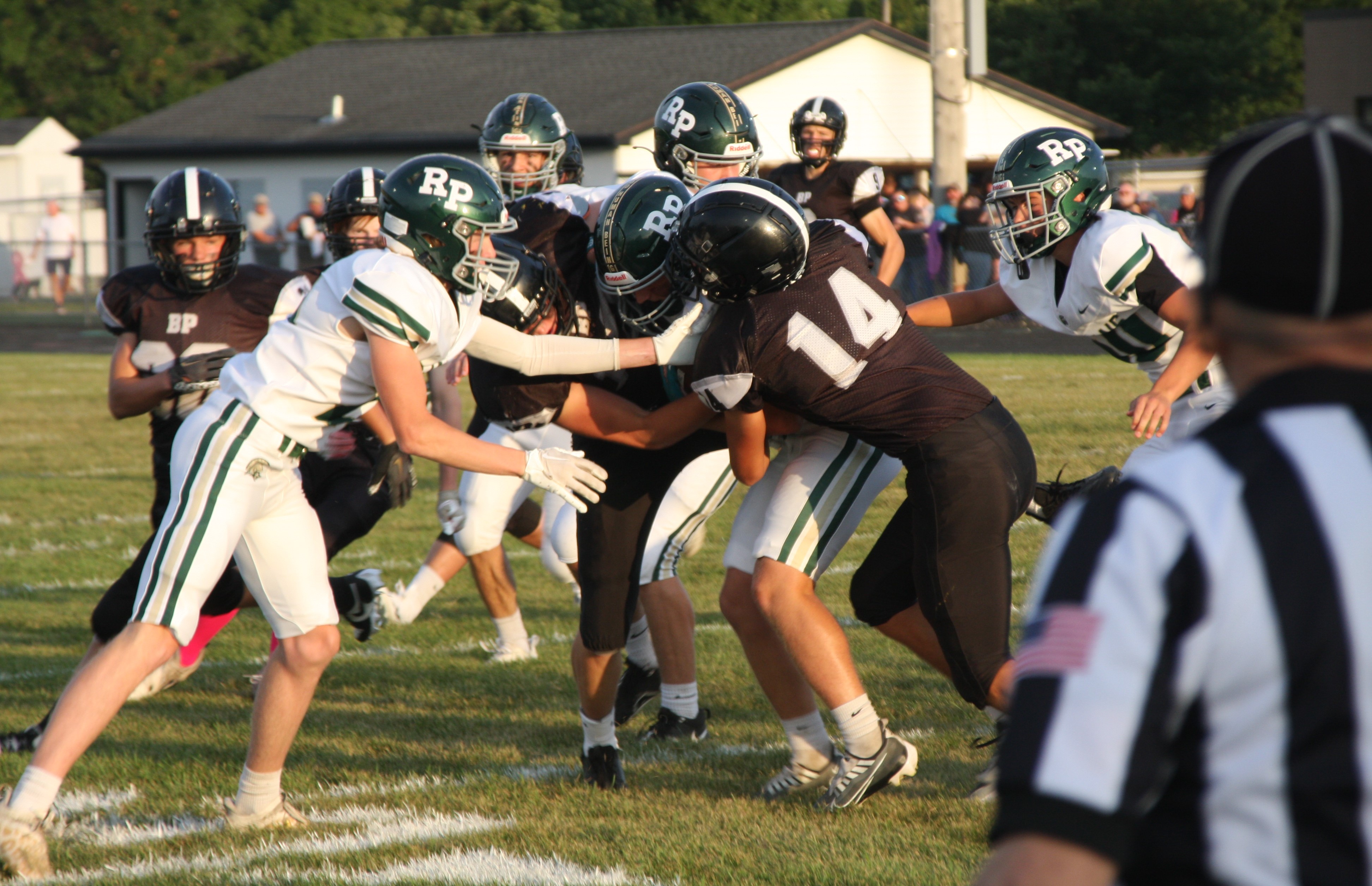 Botched snap propels Blossoms over Trojans 43-8