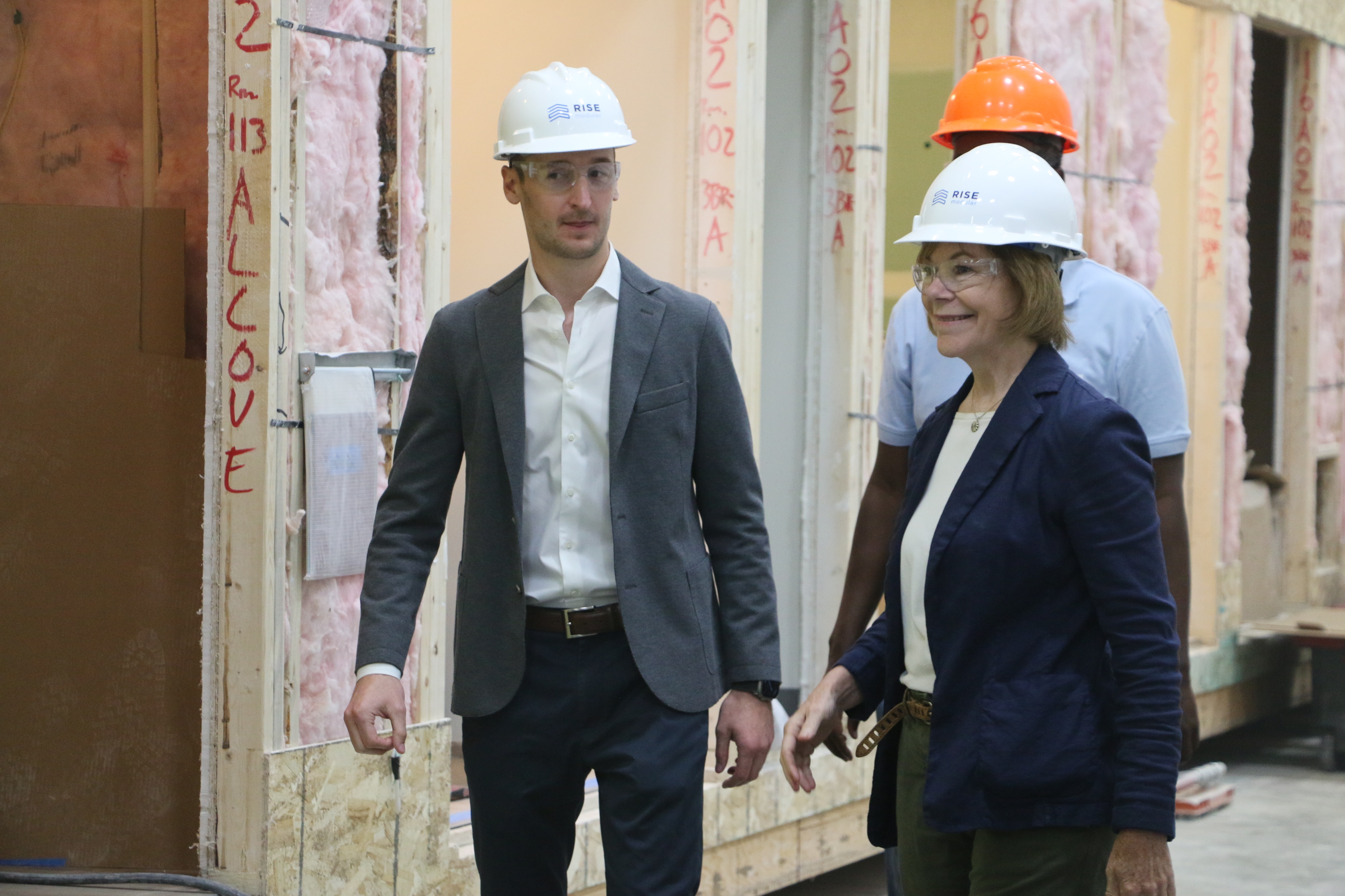 Senator Tina Smith, Rise Modular, transitional housing