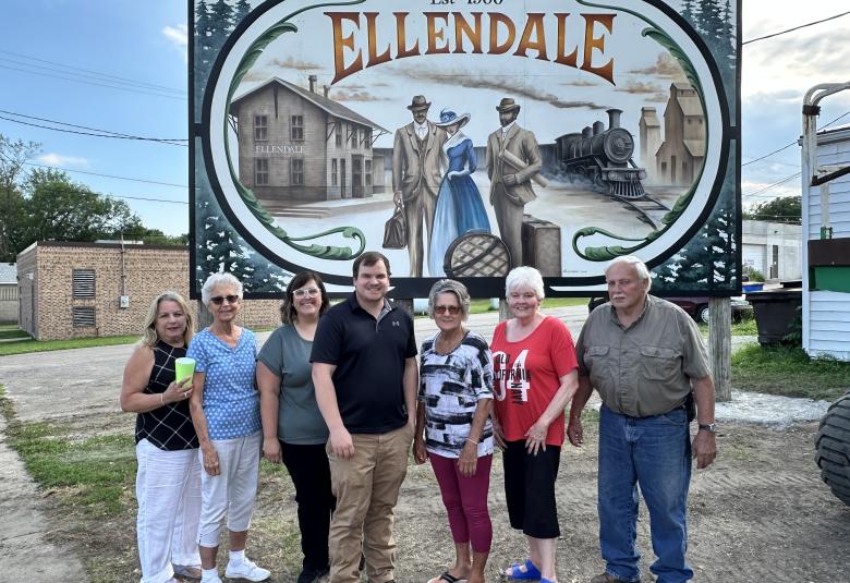 ellendale, mural, matthew bartsch, gwen reiss, barbara mrotz, jackie froman