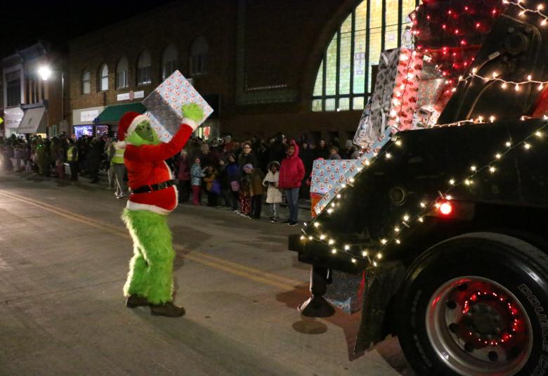 Owatonna parade, 2024, holiday lighted parade